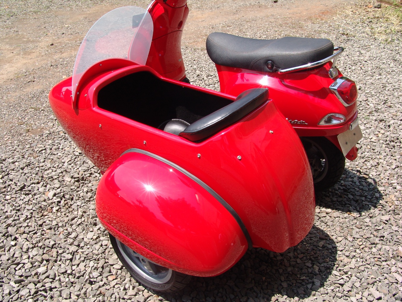 Vespa LX150 touring sidecar build by Scooter99
